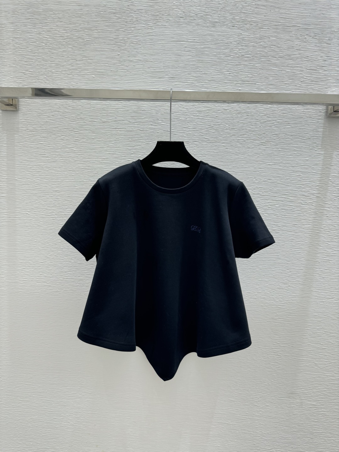 🆕LO家🆕 早春新款 纯色简约圆领短袖颜色：白色 黑色尺码：36.38.40