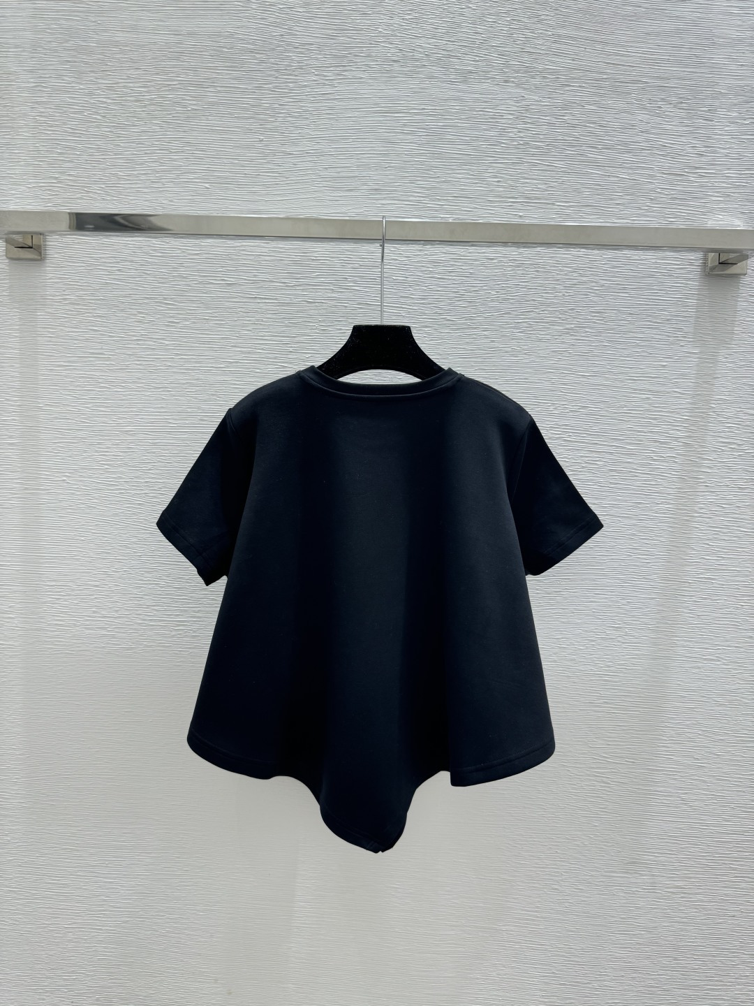 🆕LO家🆕 早春新款 纯色简约圆领短袖颜色：白色 黑色尺码：36.38.40