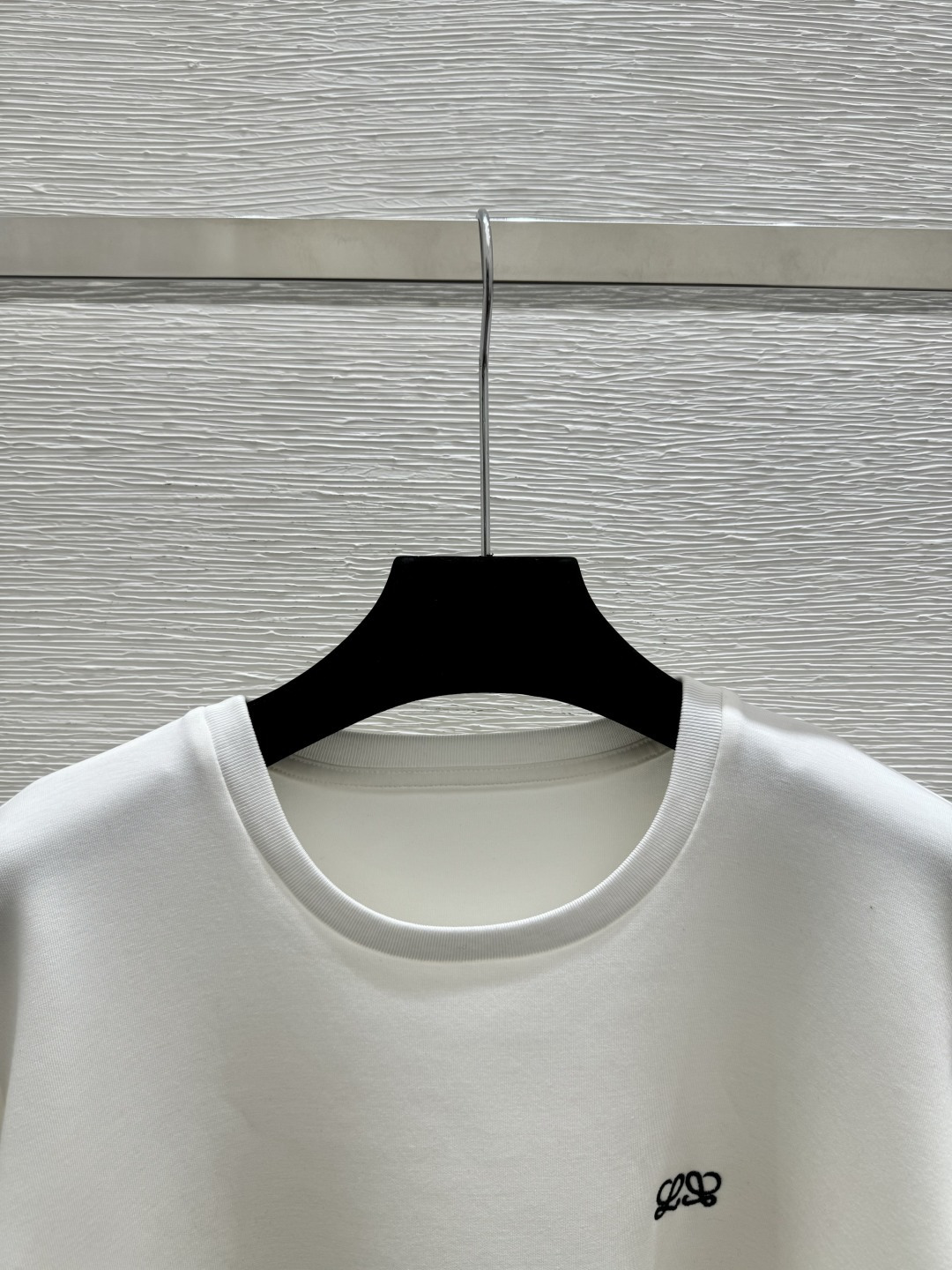 🆕LO家🆕 早春新款 纯色简约圆领短袖颜色：白色 黑色尺码：36.38.40