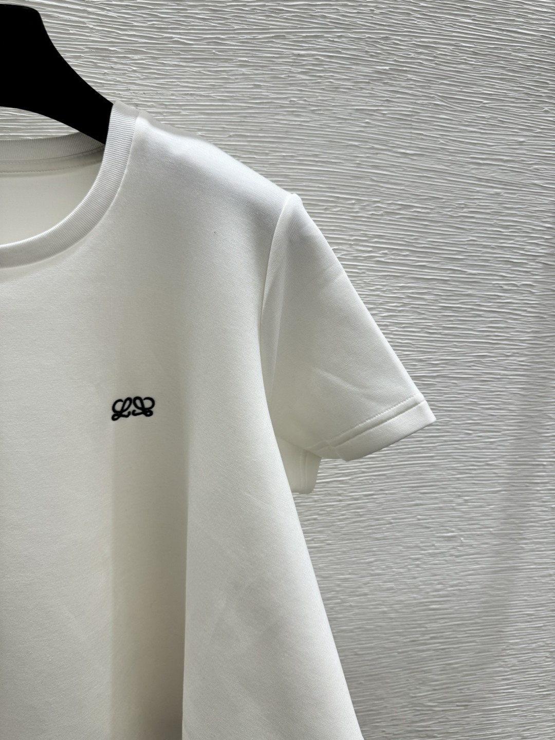 🆕LO家🆕 早春新款 纯色简约圆领短袖颜色：白色 黑色尺码：36.38.40