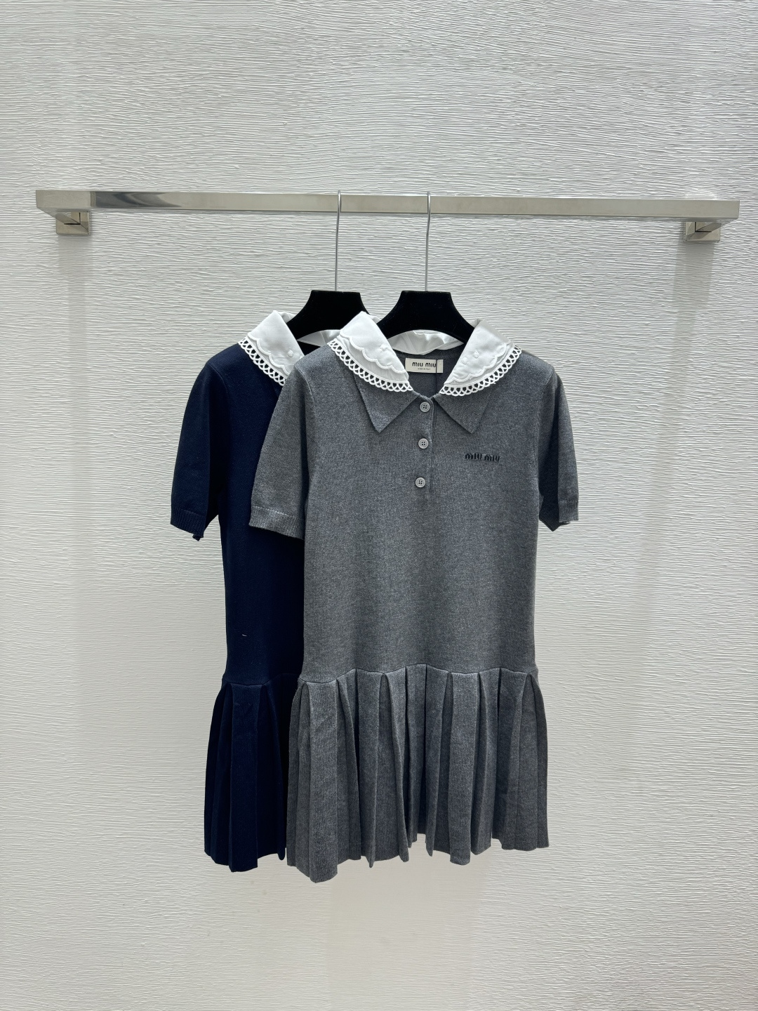 🆕M家🆕 早春新款 撞色翻领简约针织连衣裙颜色：灰色 宝蓝尺码：36.38.40