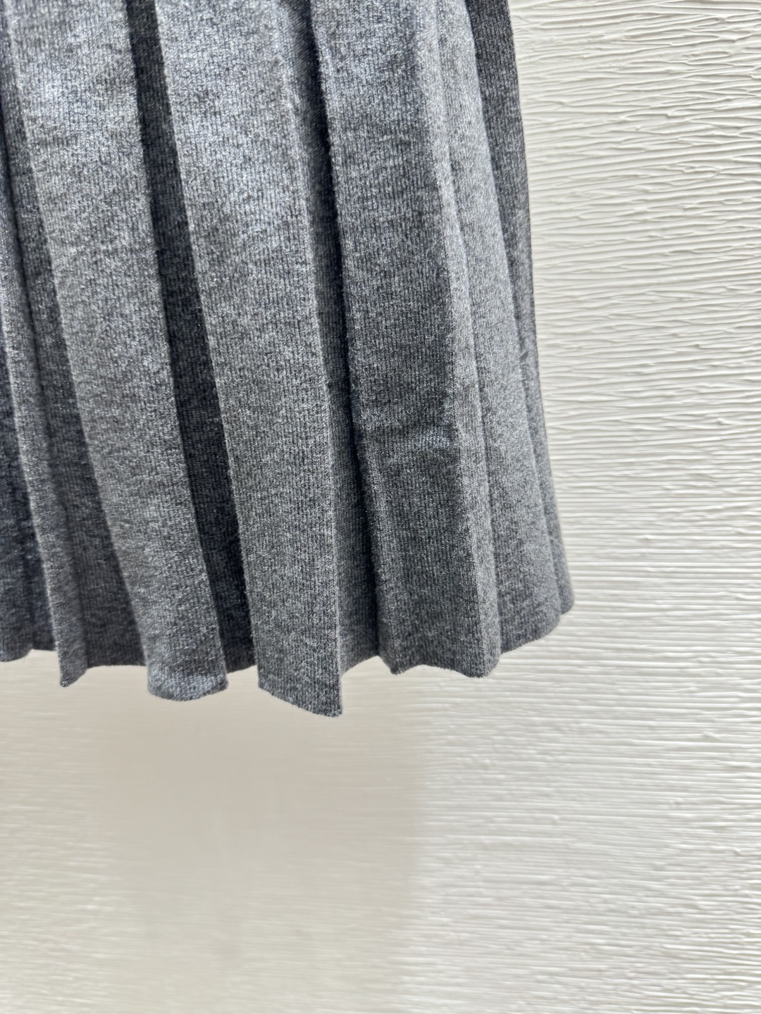 🆕M家🆕 早春新款 撞色翻领简约针织连衣裙颜色：灰色 宝蓝尺码：36.38.40