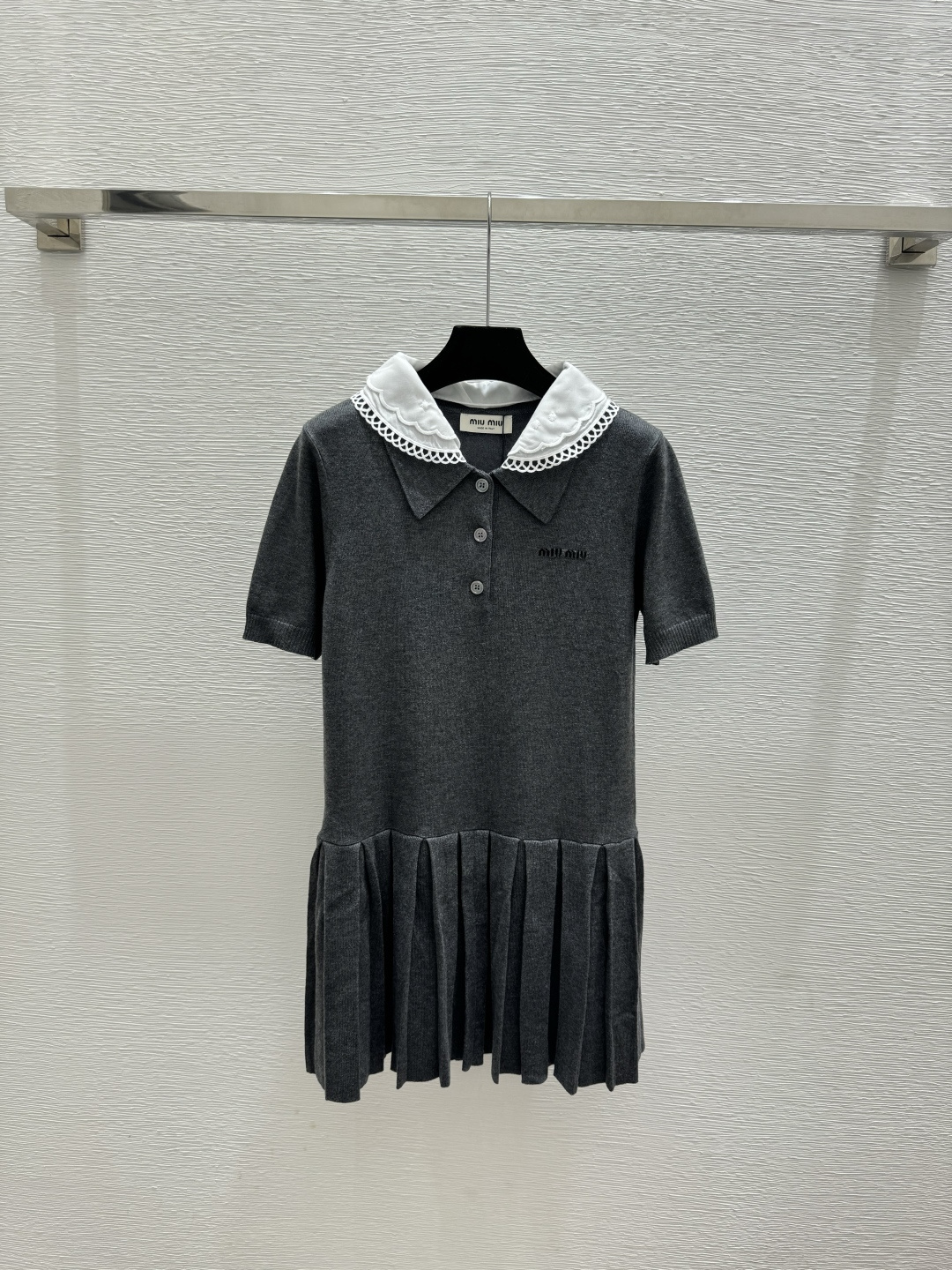 🆕M家🆕 早春新款 撞色翻领简约针织连衣裙颜色：灰色 宝蓝尺码：36.38.40