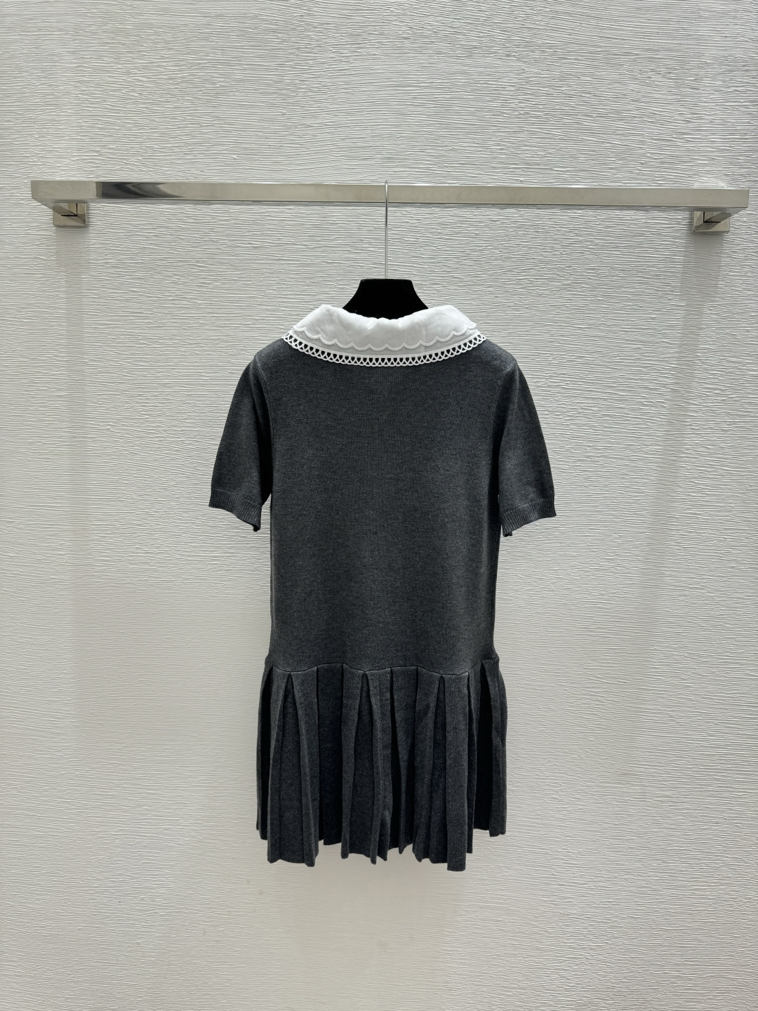 🆕M家🆕 早春新款 撞色翻领简约针织连衣裙颜色：灰色 宝蓝尺码：36.38.40