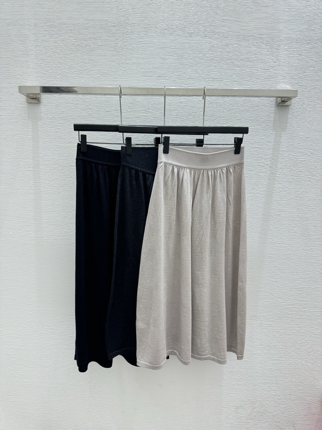 🆕BC家🆕 早春新款 纯色简约针织半裙颜色：卡其 灰色 黑色尺码：36.38.40