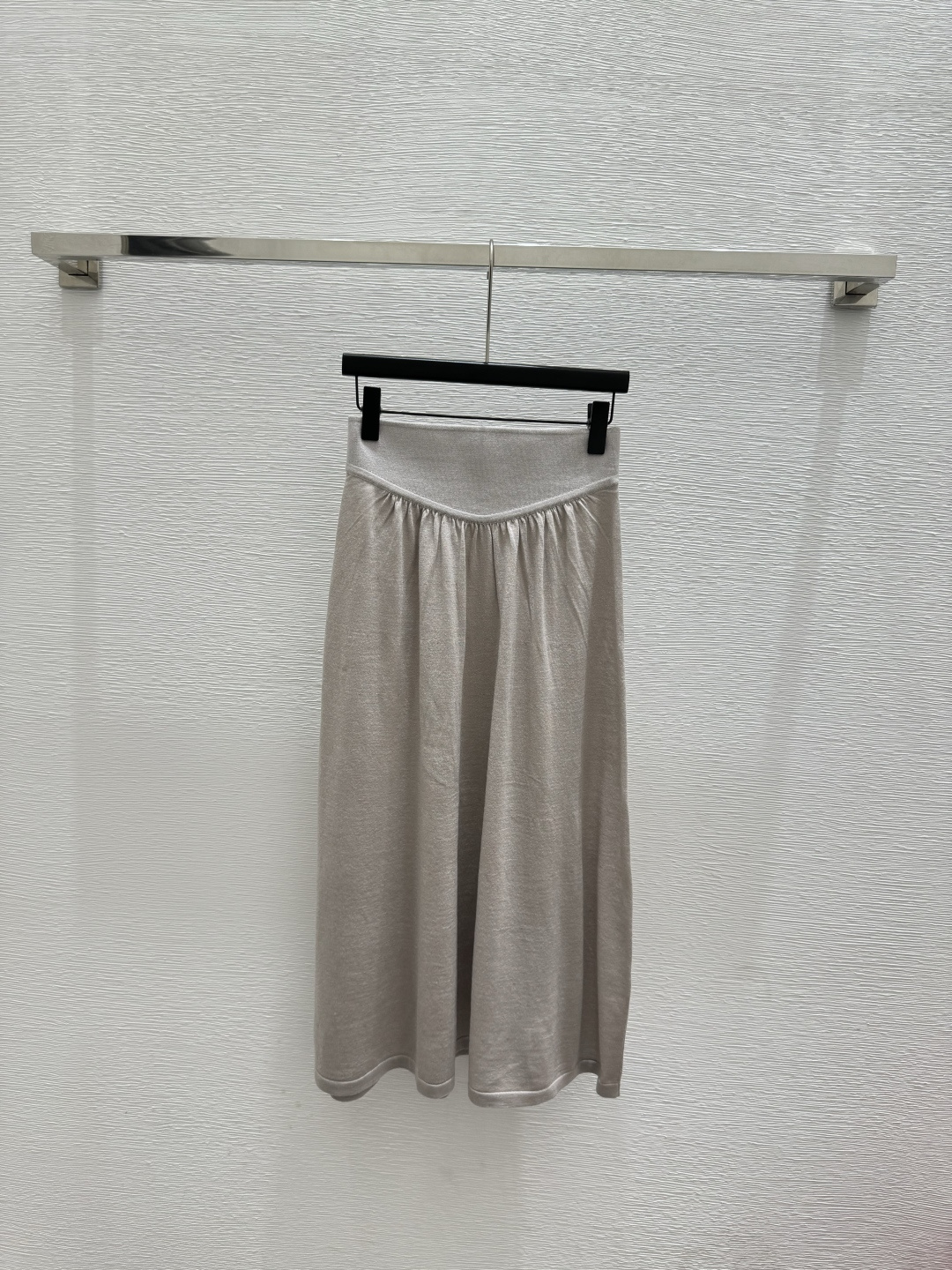 🆕BC家🆕 早春新款 纯色简约针织半裙颜色：卡其 灰色 黑色尺码：36.38.40