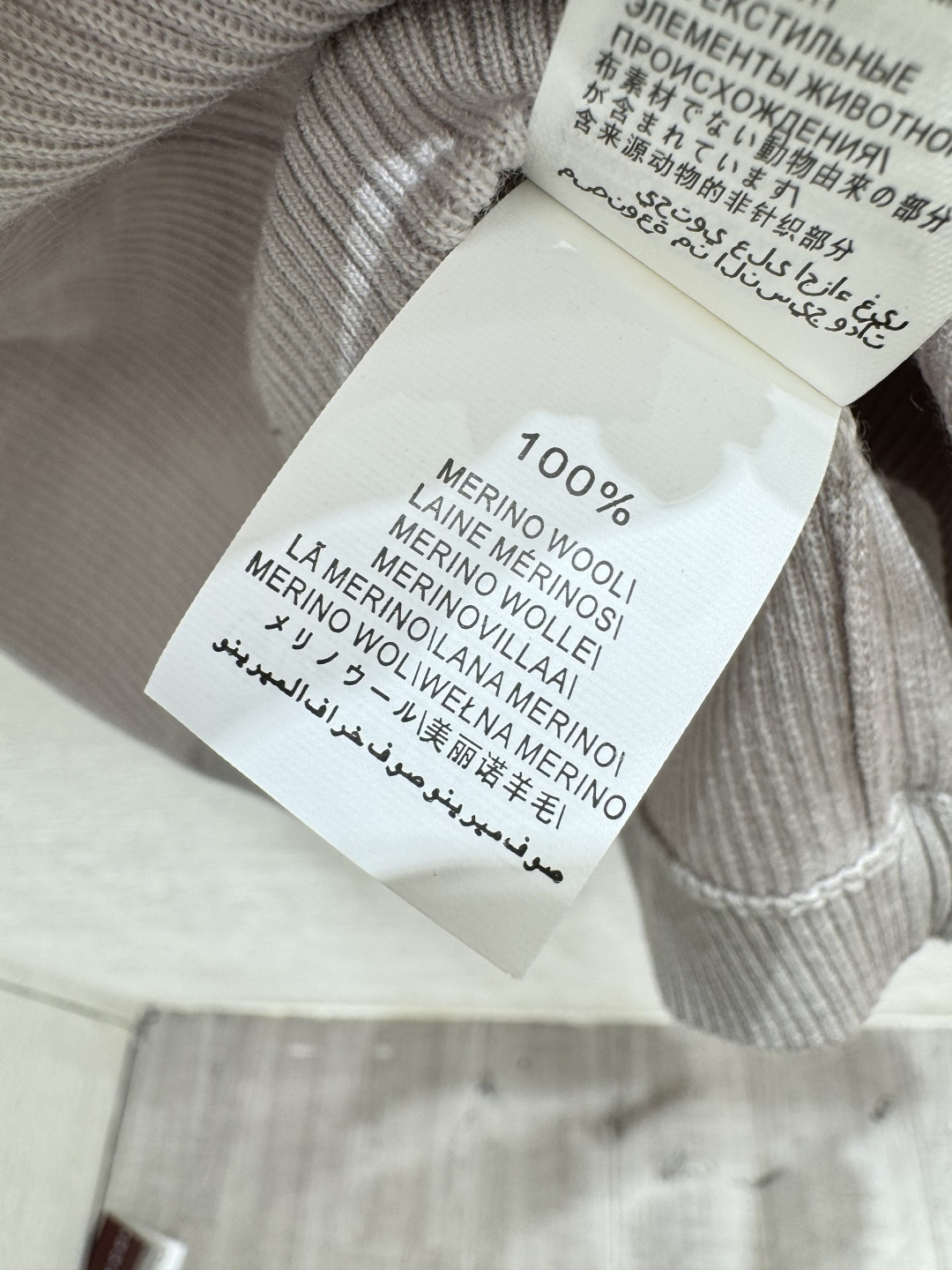 🆕BC家🆕 早春新款 纯色钉珠V领针织短袖颜色：紫色 灰色 黑色尺码：36.38.40