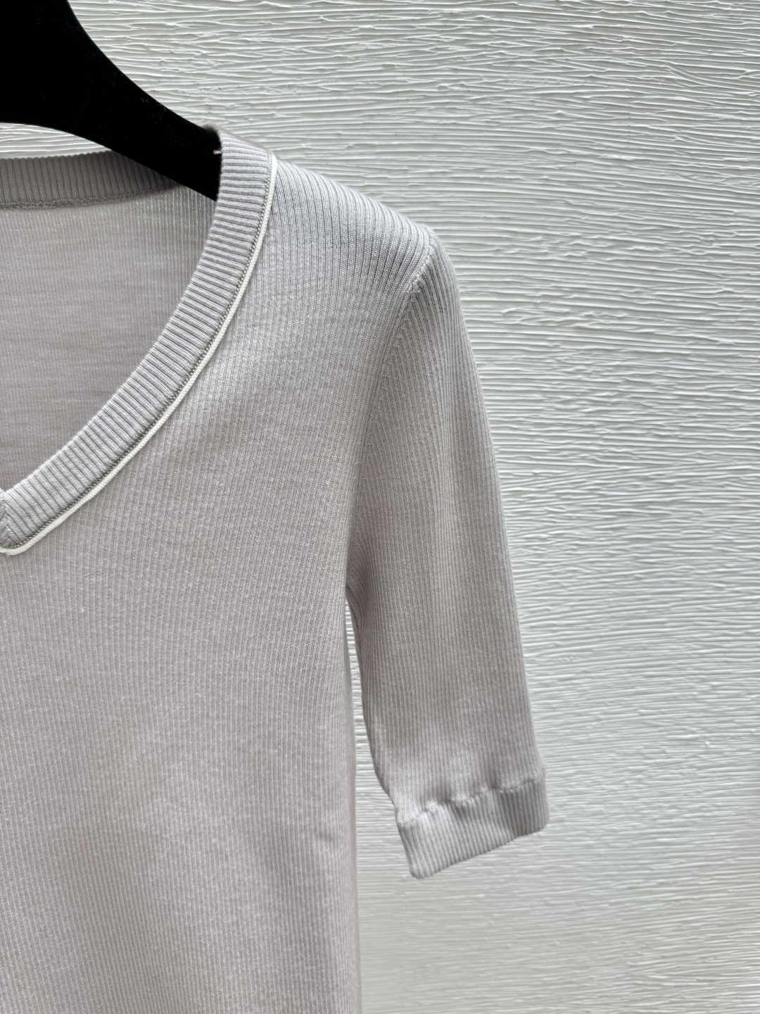 🆕BC家🆕 早春新款 纯色钉珠V领针织短袖颜色：紫色 灰色 黑色尺码：36.38.40