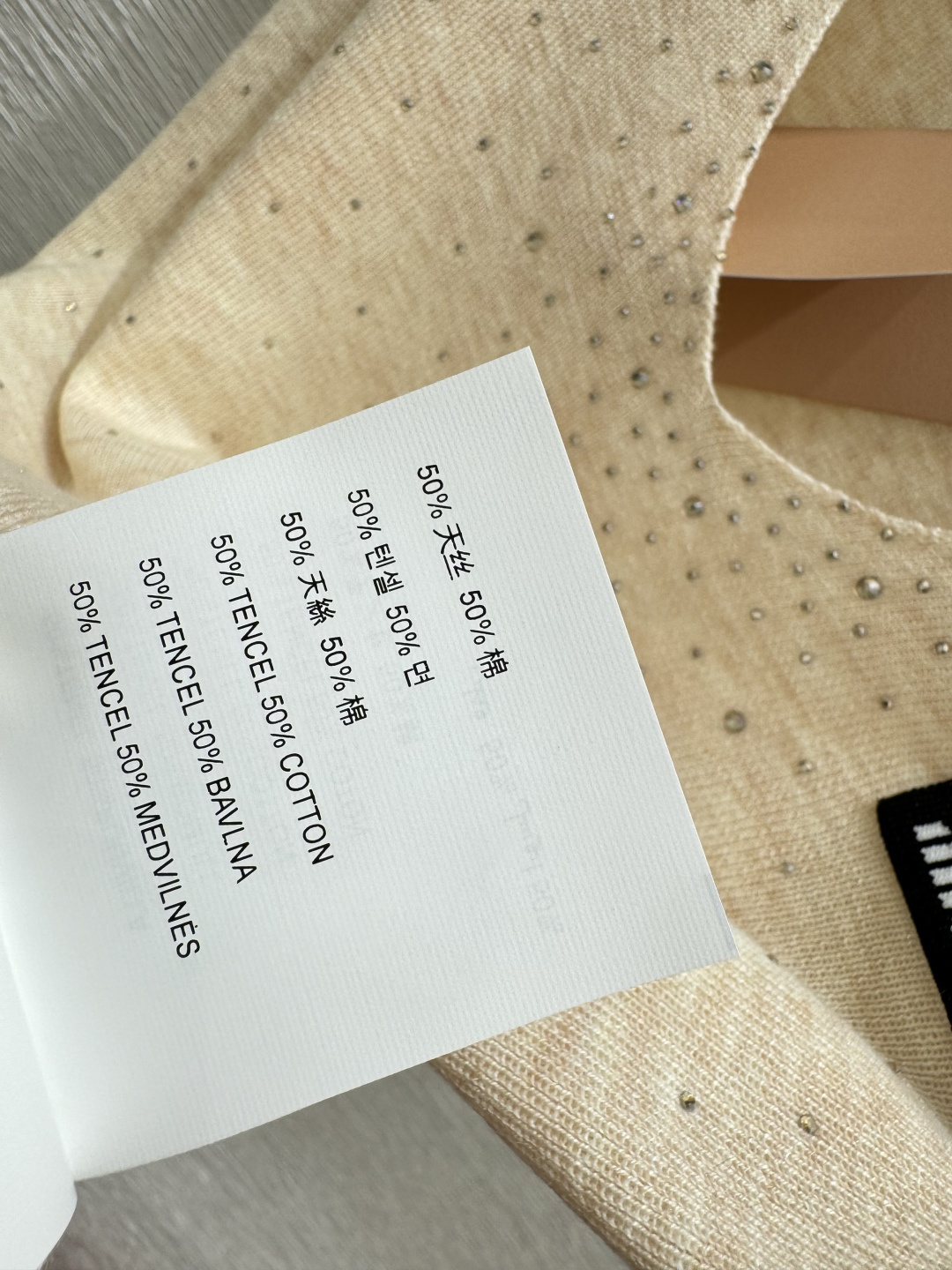 🆕家🆕 早春新款 纯色烫钻V领针织短袖颜色：卡其 灰色 黑色尺码：36.38.40