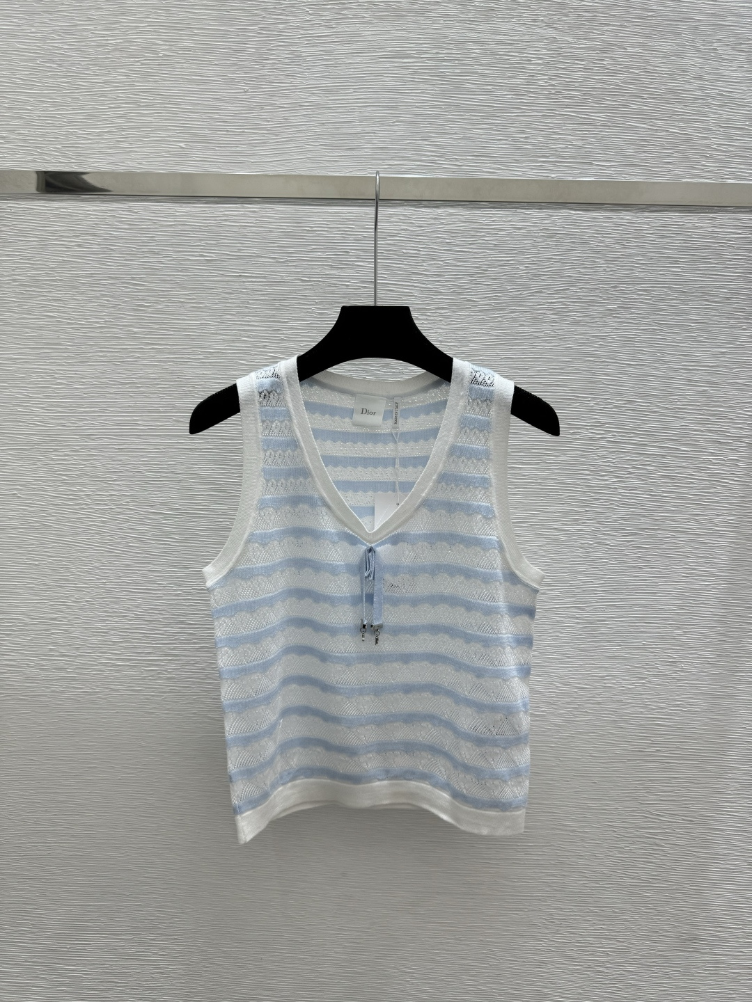 🆕D家🆕 早春新款 撞色条纹镂空V领针织背心颜色：粉色 蓝色 黑色尺码：36.38.40