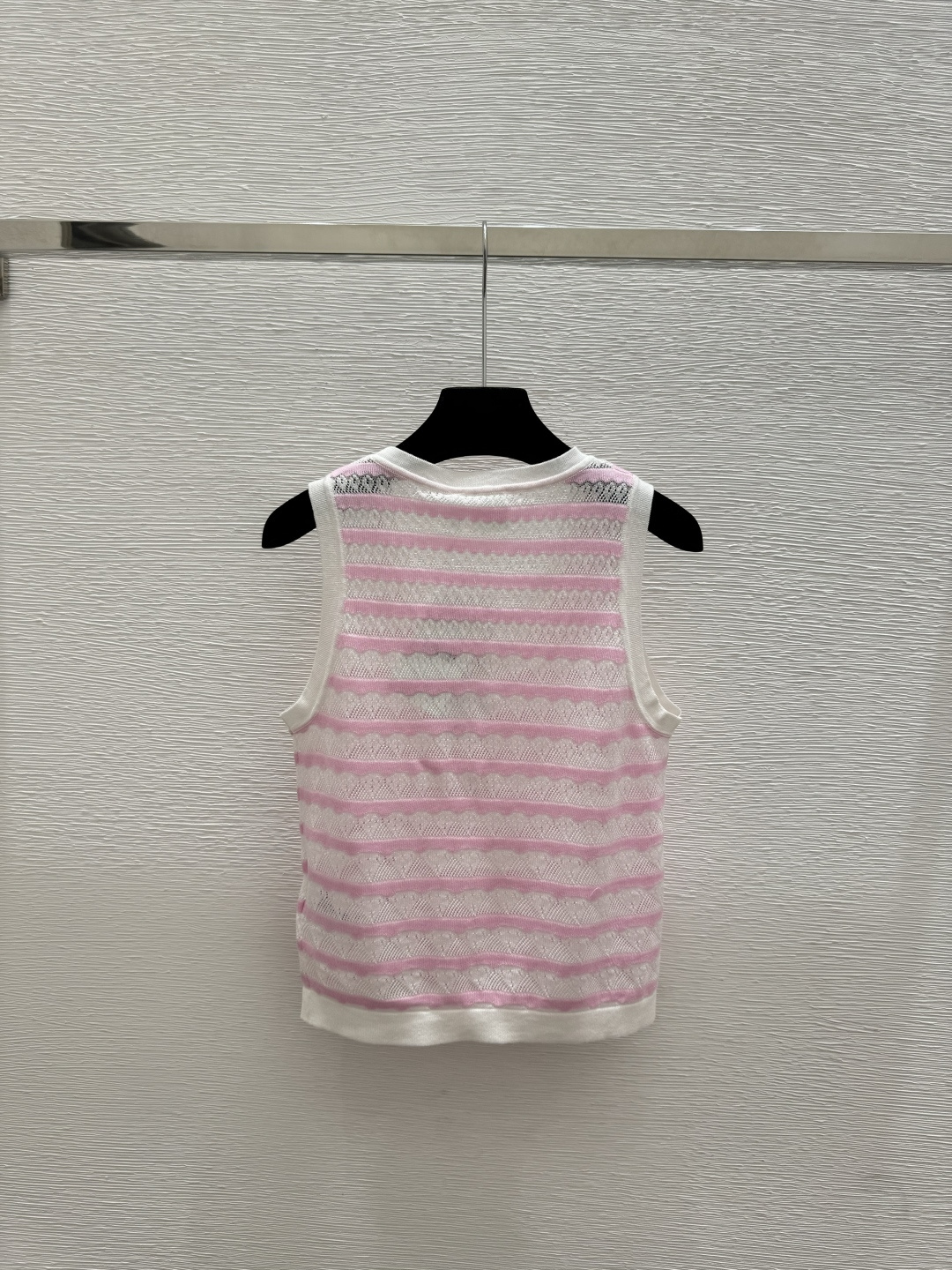 🆕D家🆕 早春新款 撞色条纹镂空V领针织背心颜色：粉色 蓝色 黑色尺码：36.38.40