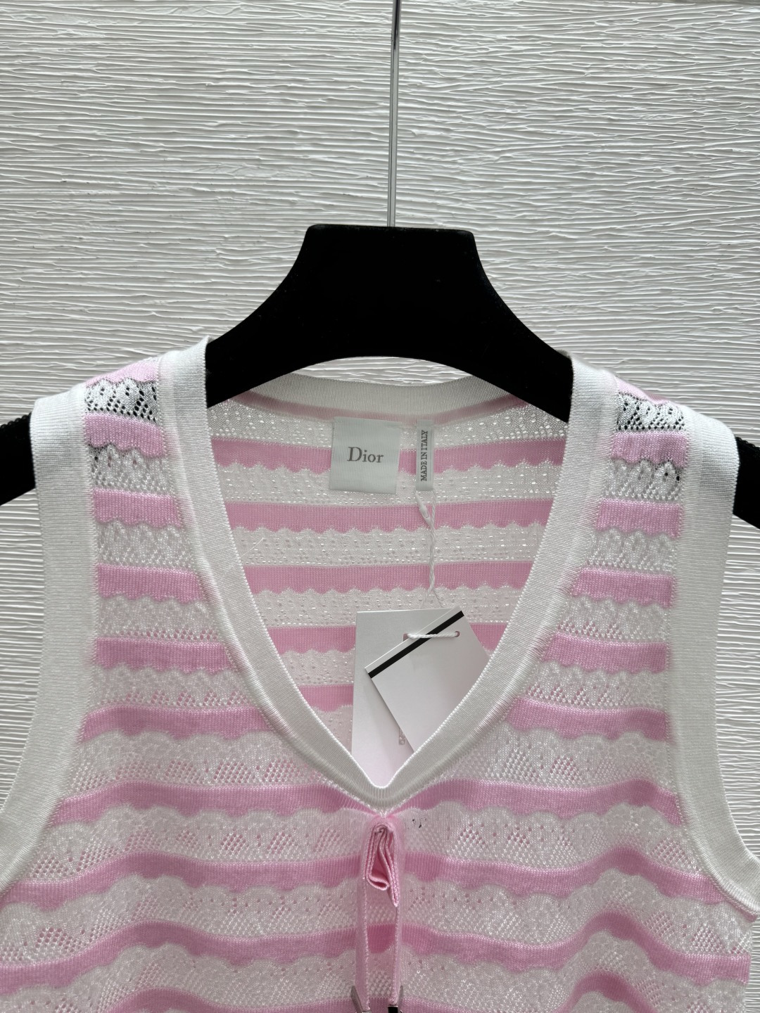 🆕D家🆕 早春新款 撞色条纹镂空V领针织背心颜色：粉色 蓝色 黑色尺码：36.38.40