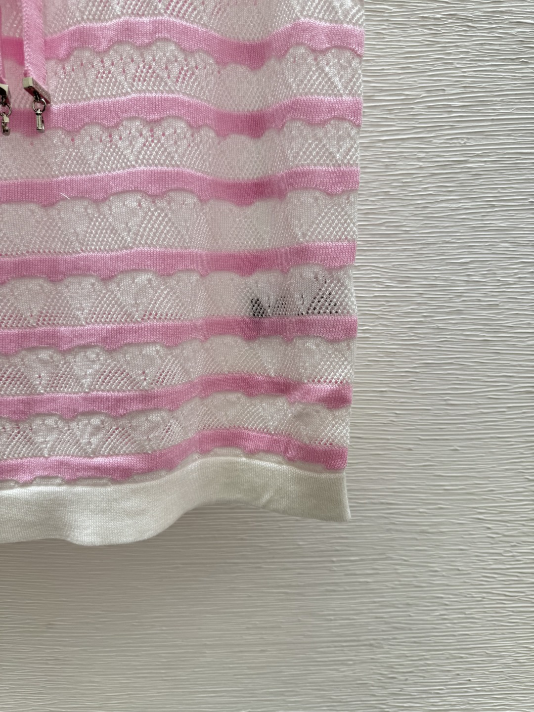 🆕D家🆕 早春新款 撞色条纹镂空V领针织背心颜色：粉色 蓝色 黑色尺码：36.38.40