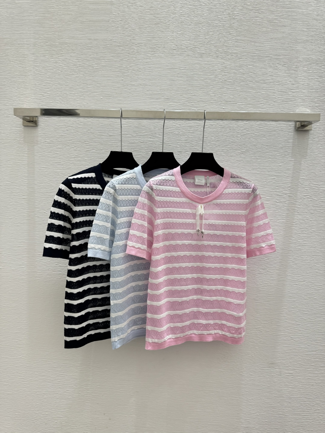 🆕D家🆕 早春新款 撞色条纹镂空圆领针织短袖颜色：粉色 蓝色 黑色尺码：36.38.40
