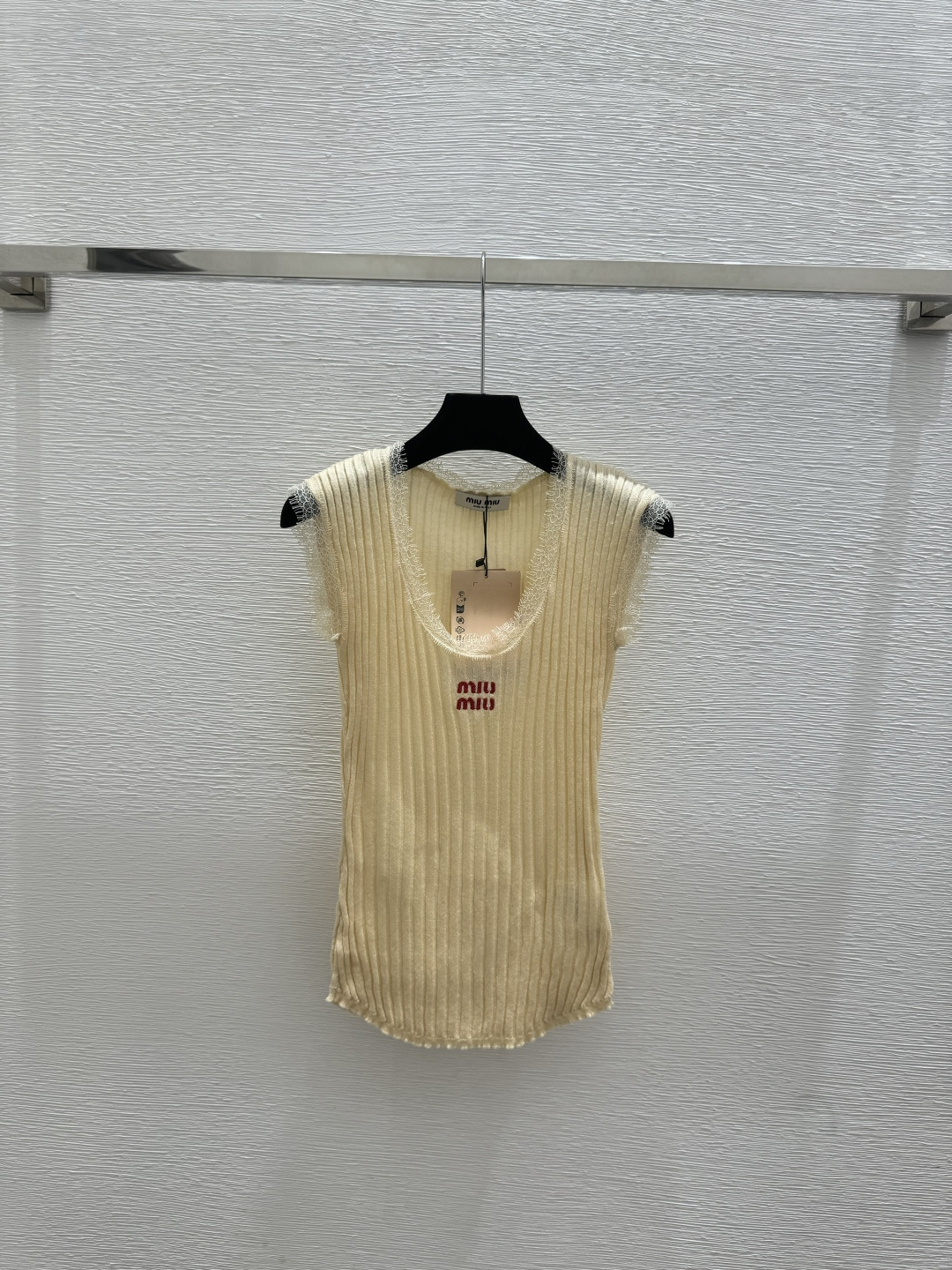 🆕M家🆕 早春新款 纯色 蕾丝圆领针织背心颜色：白色 黄色 灰色尺码：36.38.40