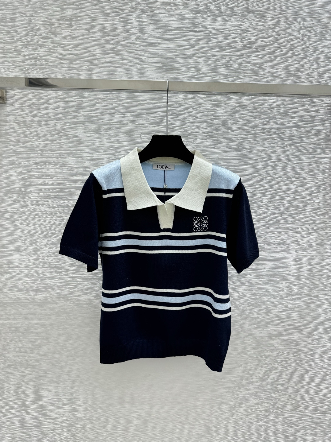 🆕LO家🆕 早春新款 撞色条纹翻领针织短袖颜色：白色 黑色尺码：36.38.40