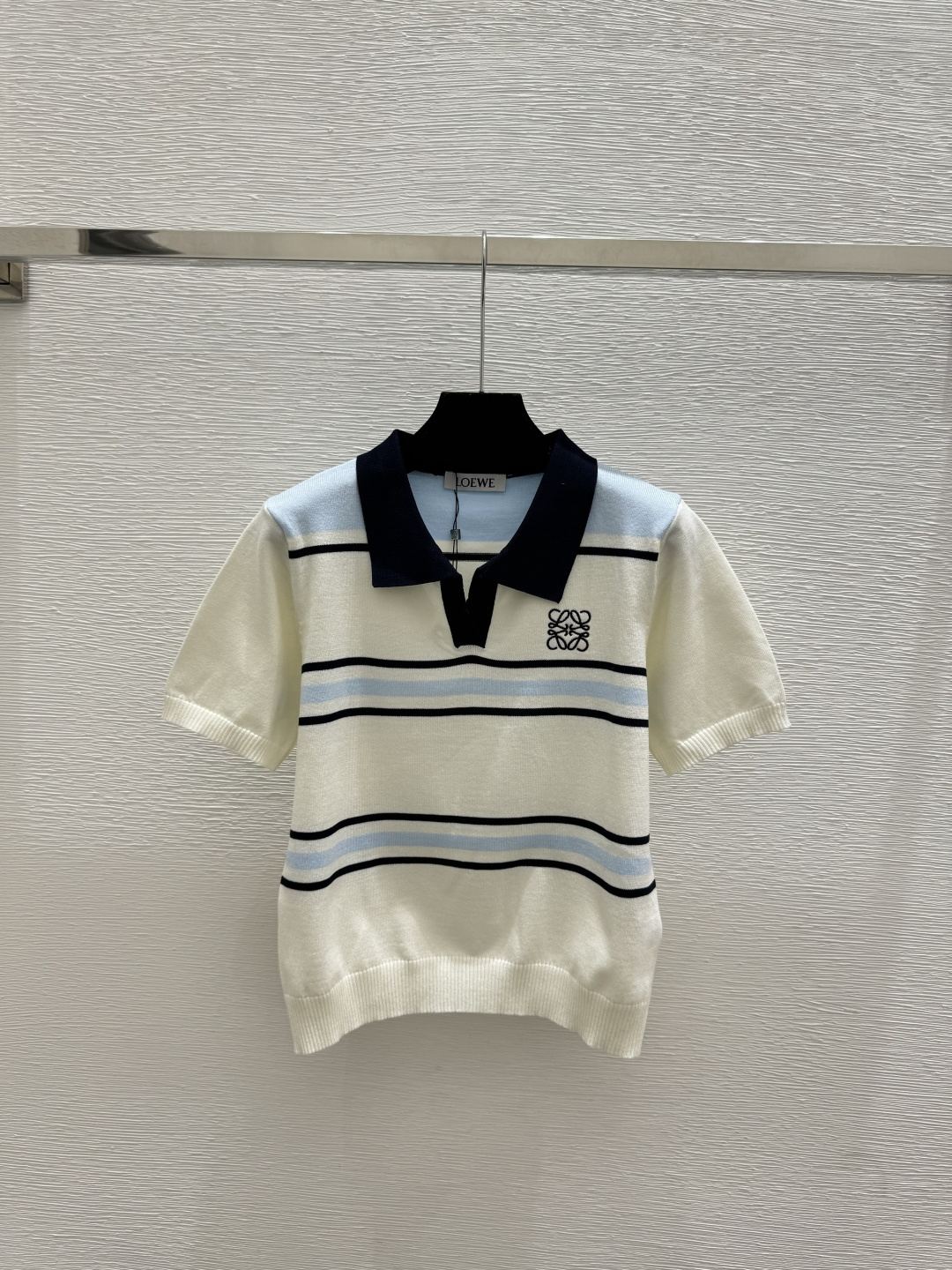 🆕LO家🆕 早春新款 撞色条纹翻领针织短袖颜色：白色 黑色尺码：36.38.40