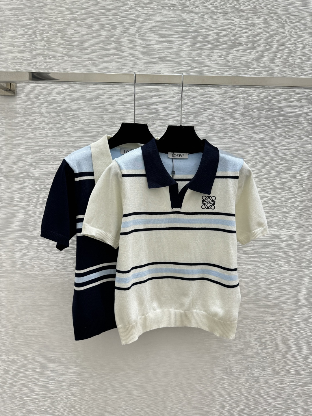 🆕LO家🆕 早春新款 撞色条纹翻领针织短袖颜色：白色 黑色尺码：36.38.40