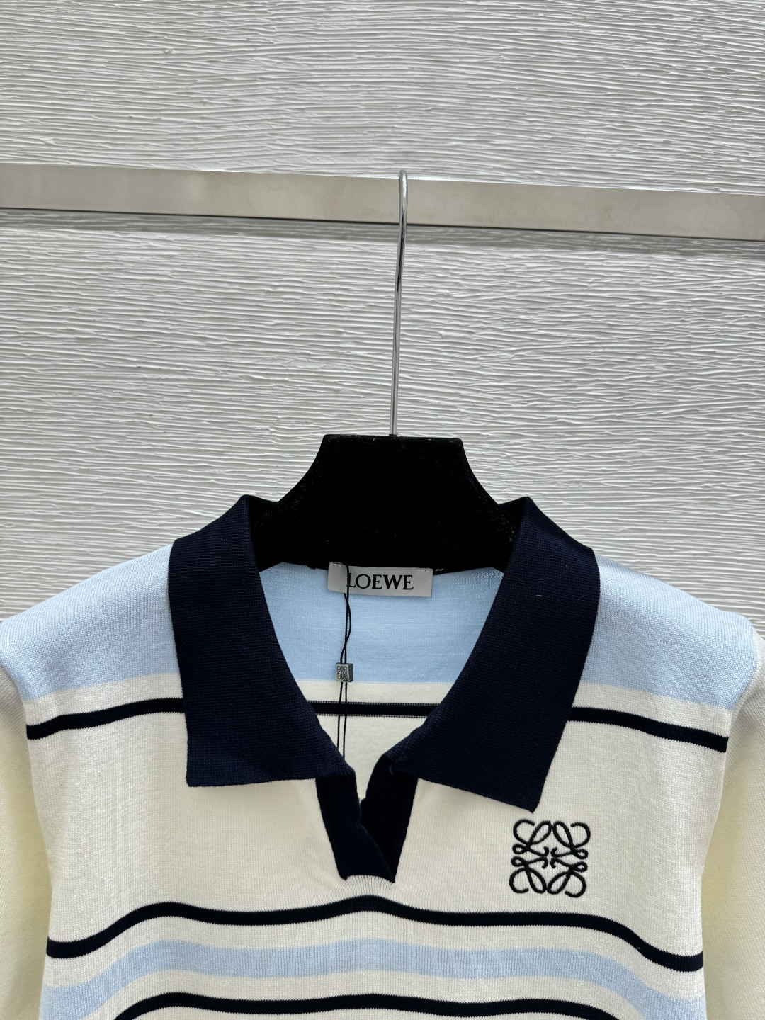 🆕LO家🆕 早春新款 撞色条纹翻领针织短袖颜色：白色 黑色尺码：36.38.40