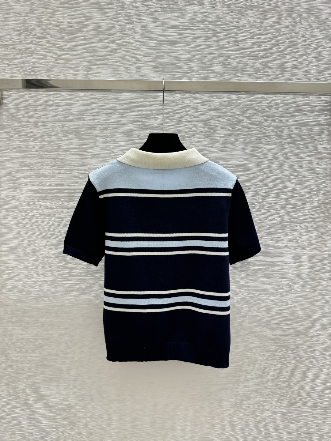 🆕LO家🆕 早春新款 撞色条纹翻领针织短袖颜色：白色 黑色尺码：36.38.40