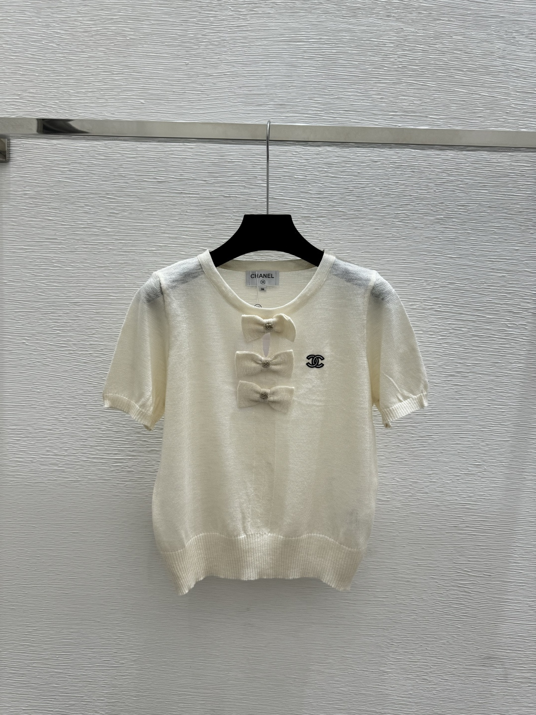 🆕CH家🆕 早春新款 纯色蝴蝶结圆领针织短袖颜色：白色 蓝色尺码：36.38.40