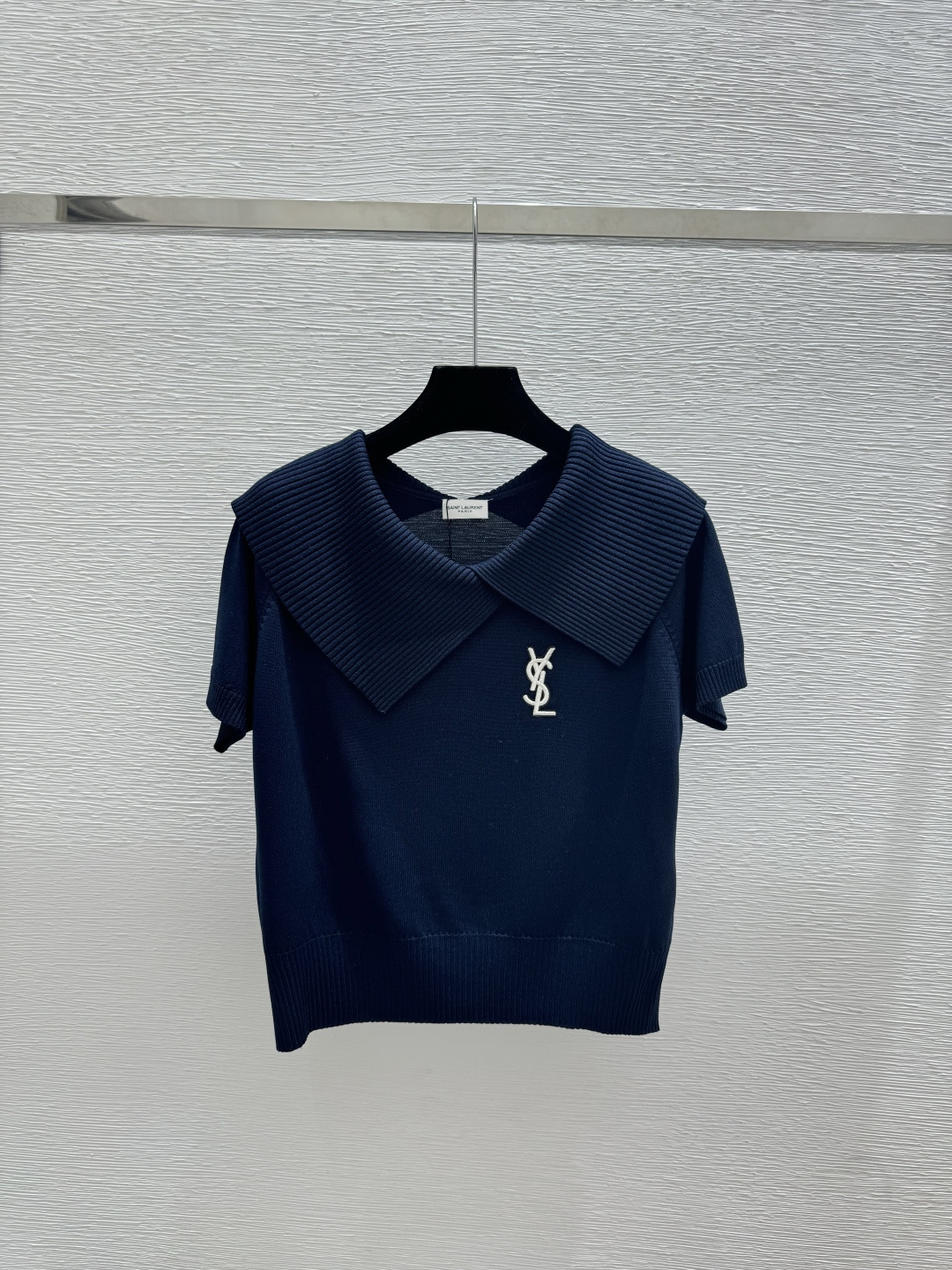 🆕Y家🆕 早春新款 纯色简约翻领针织短袖颜色：白色 宝蓝尺码：36.38.40