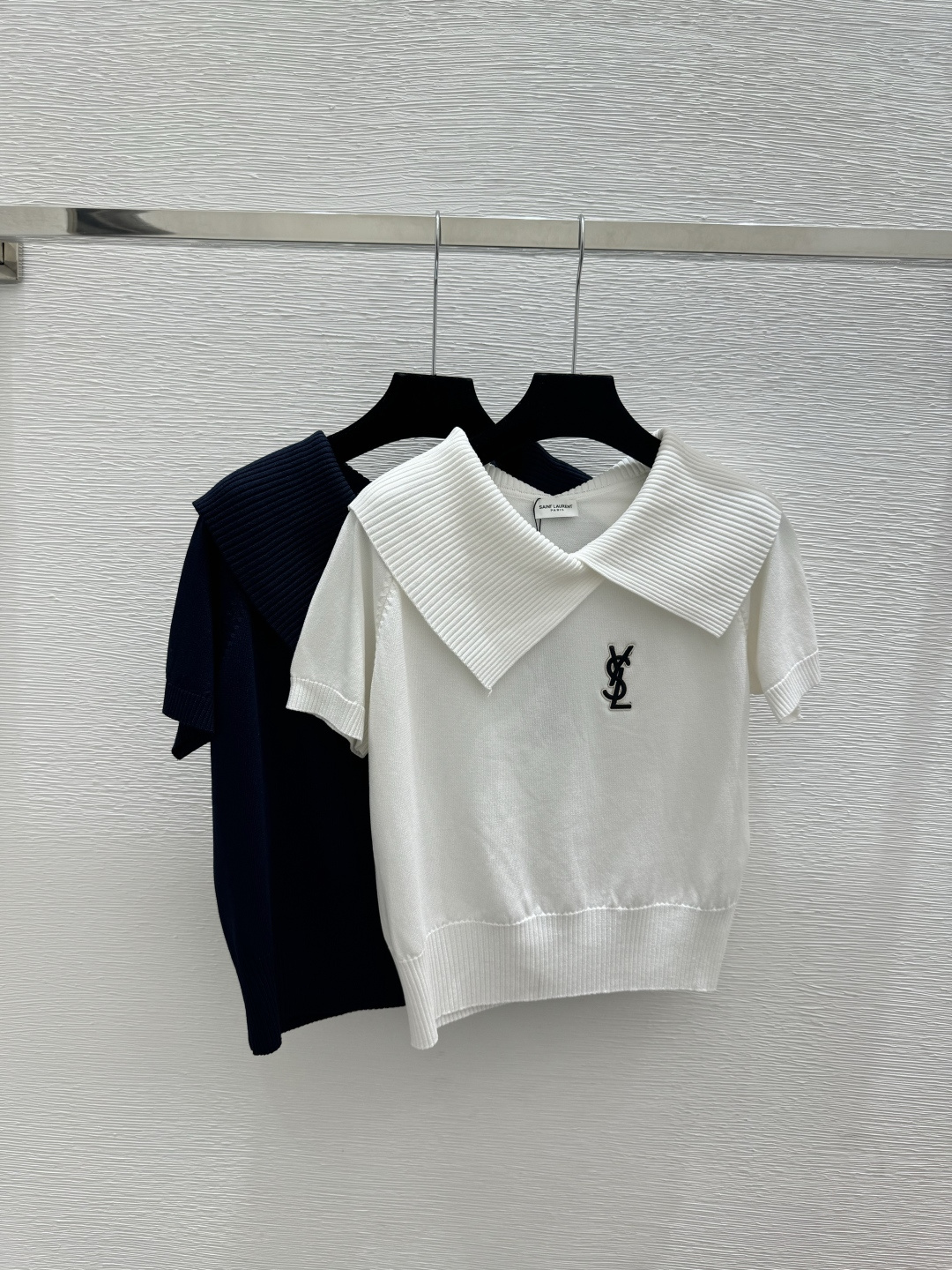 🆕Y家🆕 早春新款 纯色简约翻领针织短袖颜色：白色 宝蓝尺码：36.38.40