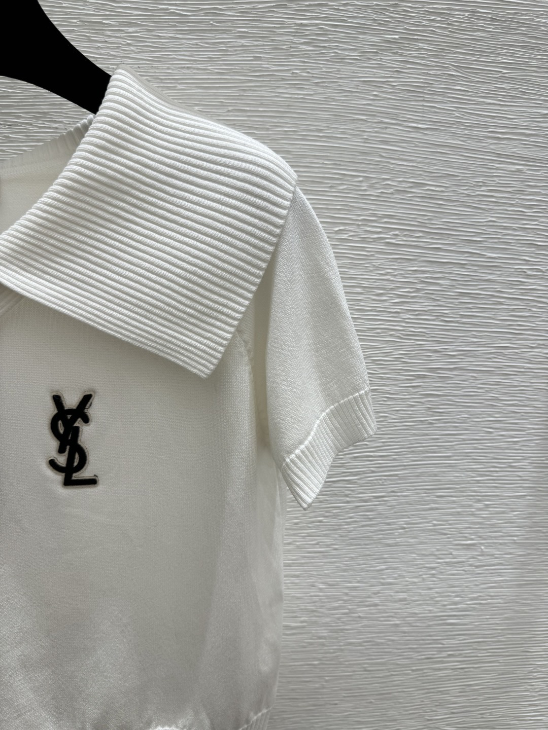 🆕Y家🆕 早春新款 纯色简约翻领针织短袖颜色：白色 宝蓝尺码：36.38.40