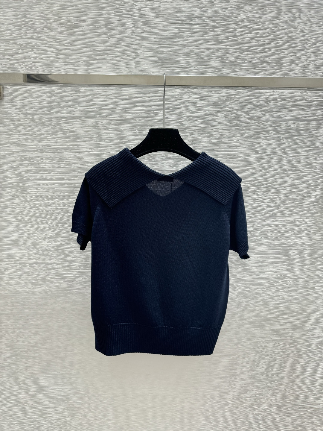 🆕Y家🆕 早春新款 纯色简约翻领针织短袖颜色：白色 宝蓝尺码：36.38.40