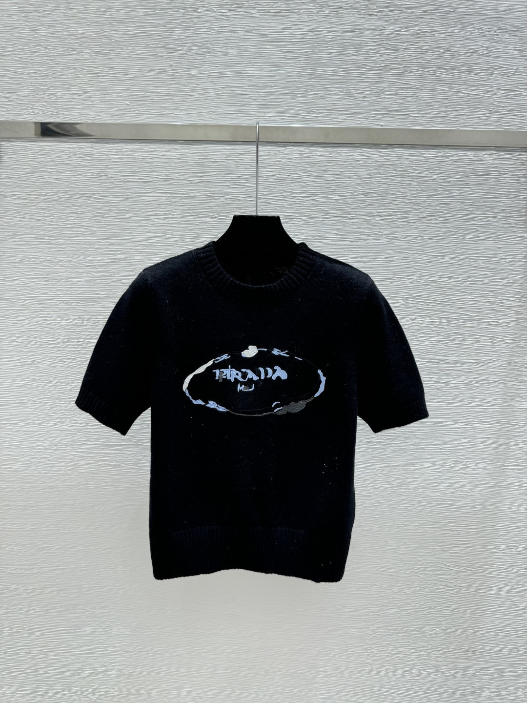 🆕P家🆕 早春新款 撞色字母圆领针织短袖颜色：白色 黑色尺码：36.38.40