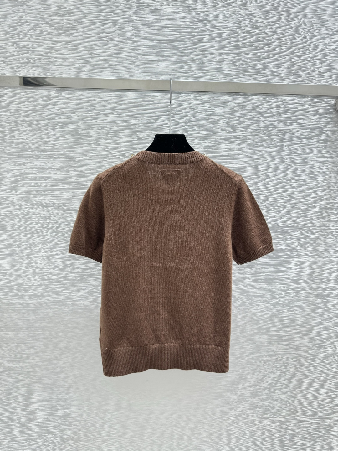 🆕P家🆕 早春新款 纯色钉珠圆领针织短袖颜色：灰色 咖啡尺码：36.38.40