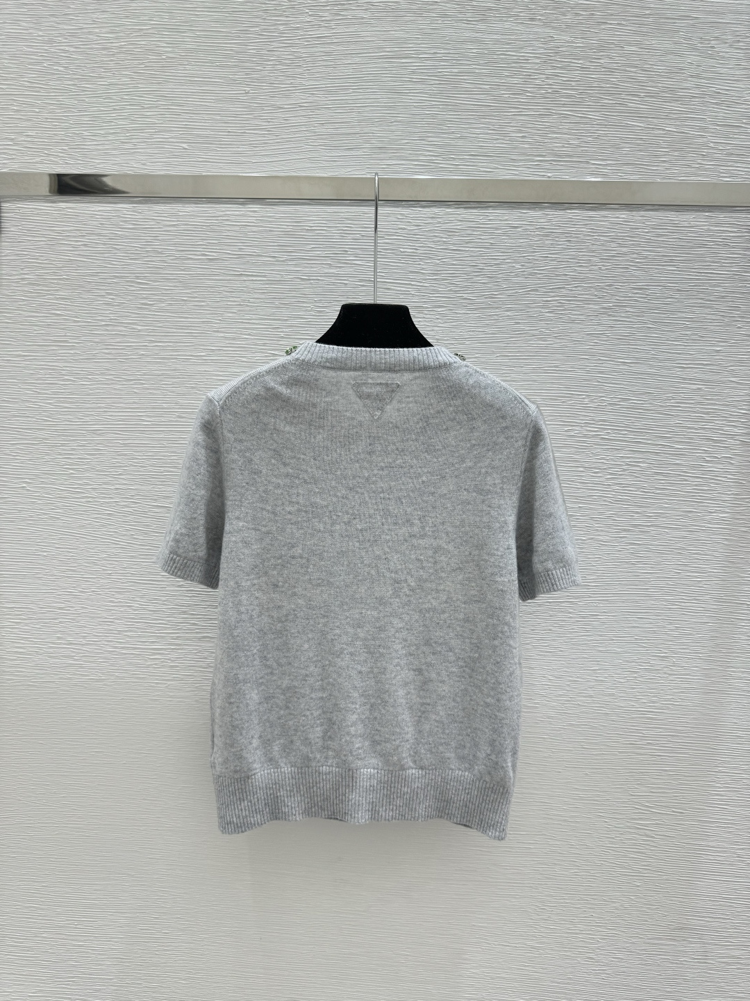 🆕P家🆕 早春新款 纯色钉珠圆领针织短袖颜色：灰色 咖啡尺码：36.38.40