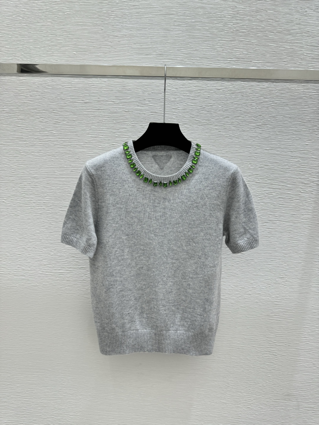 🆕P家🆕 早春新款 纯色钉珠圆领针织短袖颜色：灰色 咖啡尺码：36.38.40