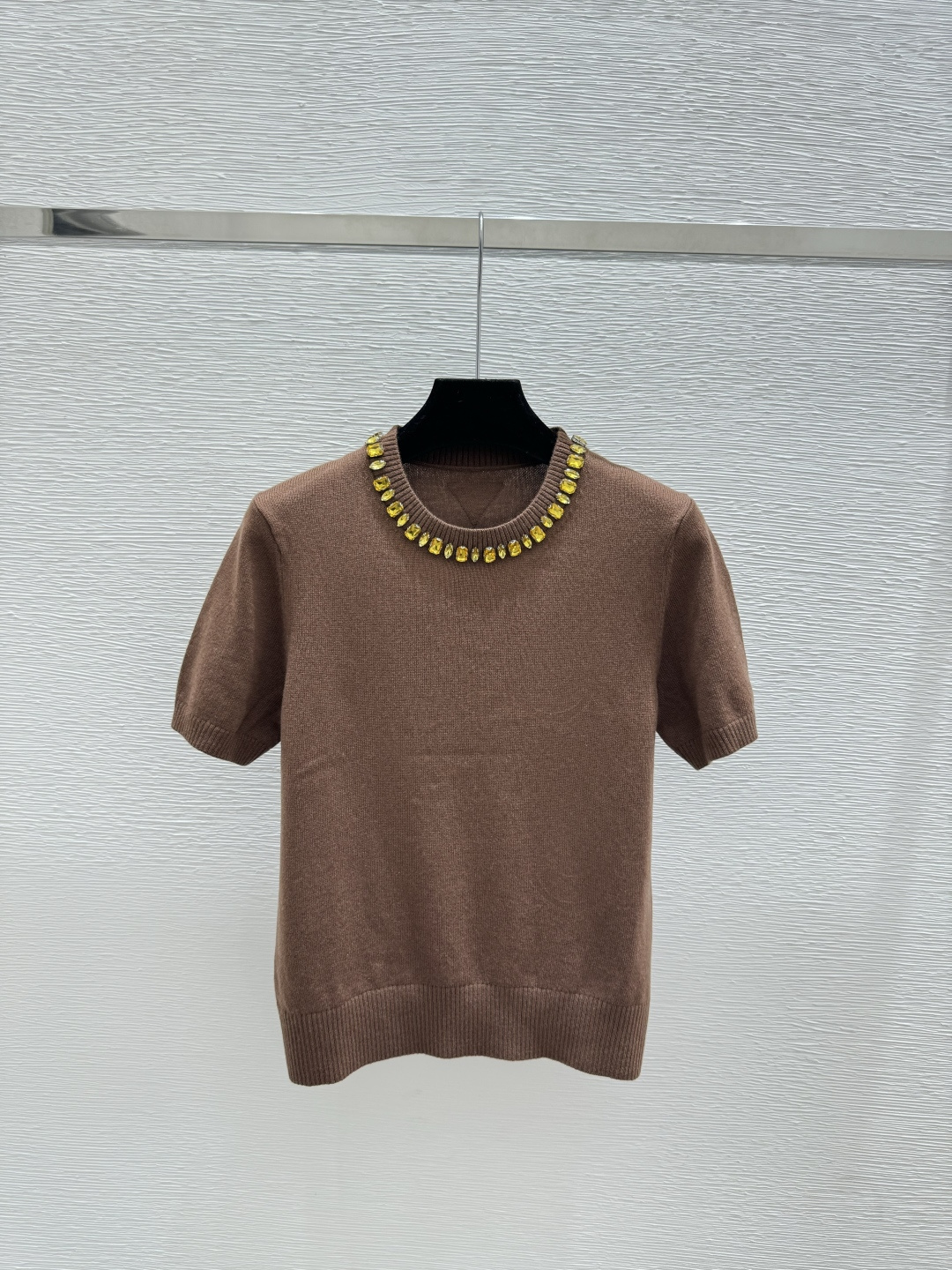 🆕P家🆕 早春新款 纯色钉珠圆领针织短袖颜色：灰色 咖啡尺码：36.38.40