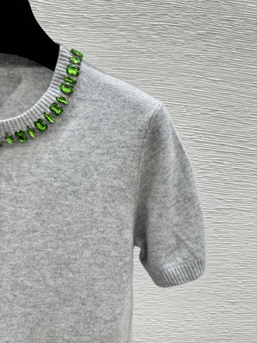 🆕P家🆕 早春新款 纯色钉珠圆领针织短袖颜色：灰色 咖啡尺码：36.38.40