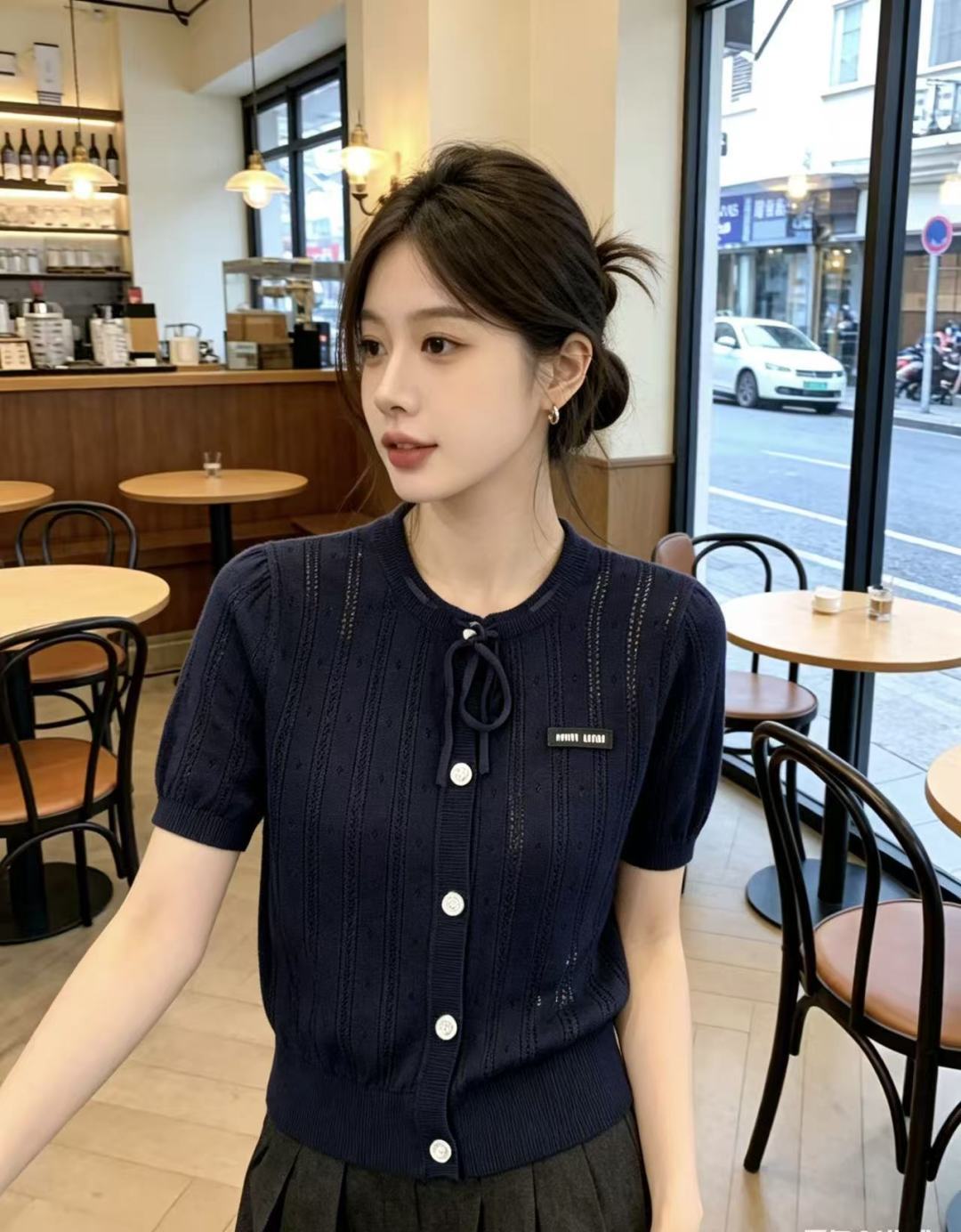 🆕M家🆕 早春新款 纯色简约圆领针织短袖开衫颜色：白色 灰色 宝蓝尺码：36.38.40