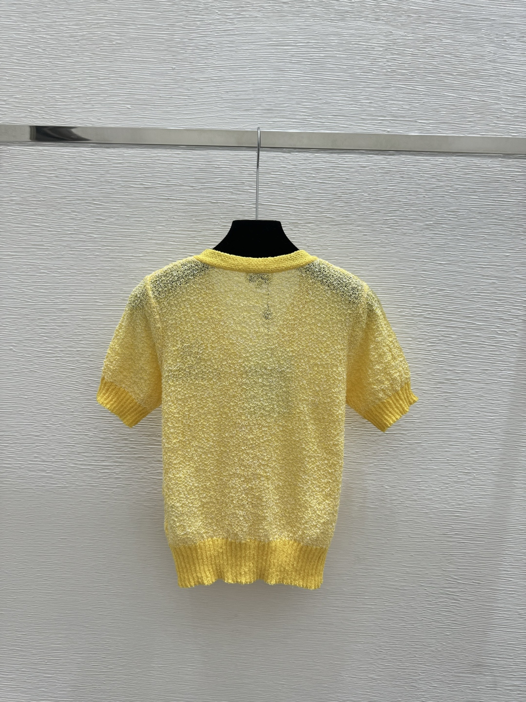 🆕CH家🆕 早春新款 撞色字母V领针织短袖开衫颜色：黄色尺码：36.38.40