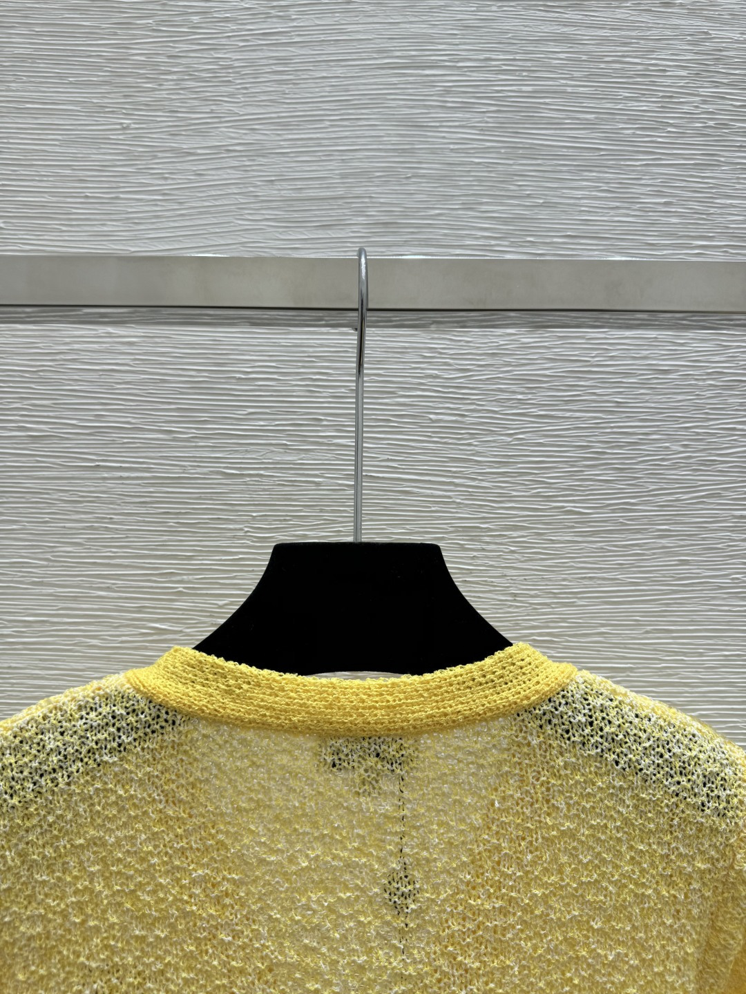 🆕CH家🆕 早春新款 撞色字母V领针织短袖开衫颜色：黄色尺码：36.38.40