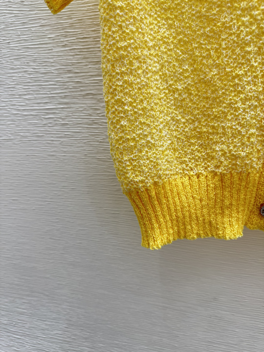 🆕CH家🆕 早春新款 撞色字母V领针织短袖开衫颜色：黄色尺码：36.38.40