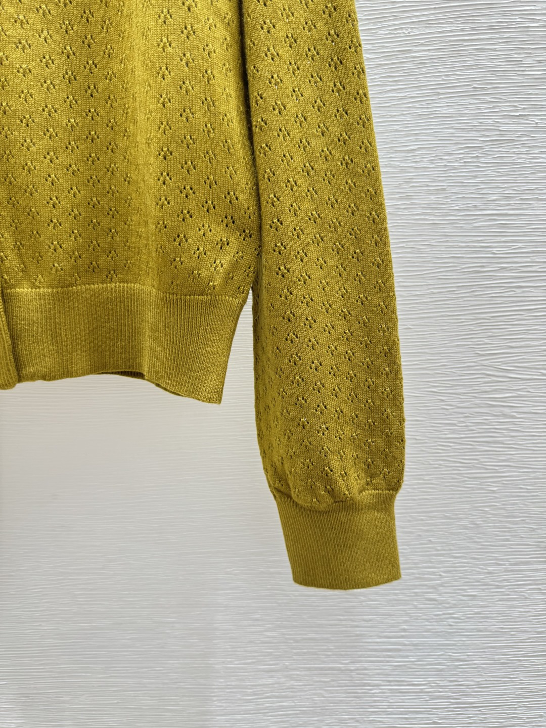 🆕M家🆕 早春新款 纯色镂空圆领针织长袖开衫颜色：绿色尺码：36.38.40