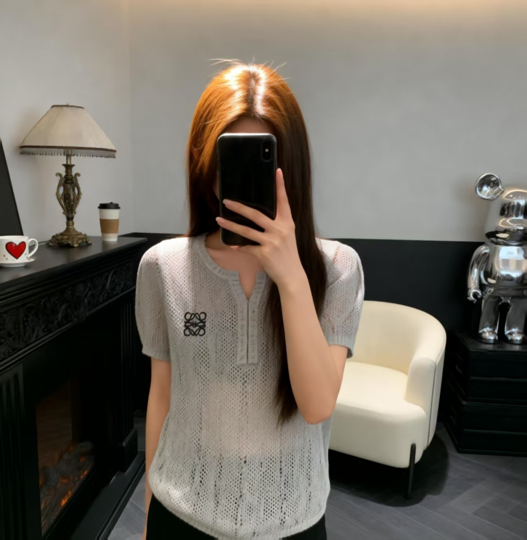 🆕LO家🆕 春夏新款 纯色镂空圆领针织短袖颜色：白色 蓝色 灰色尺码：36.38.40