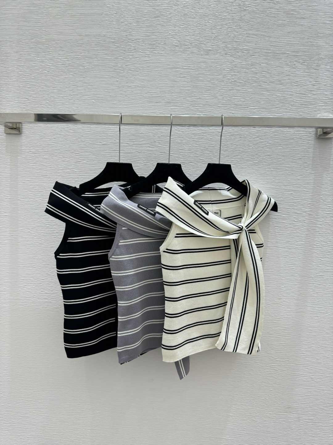 🆕M家🆕 春夏新款 撞色条纹针织背心颜色：白色 灰色 黑色尺码：36.38.40