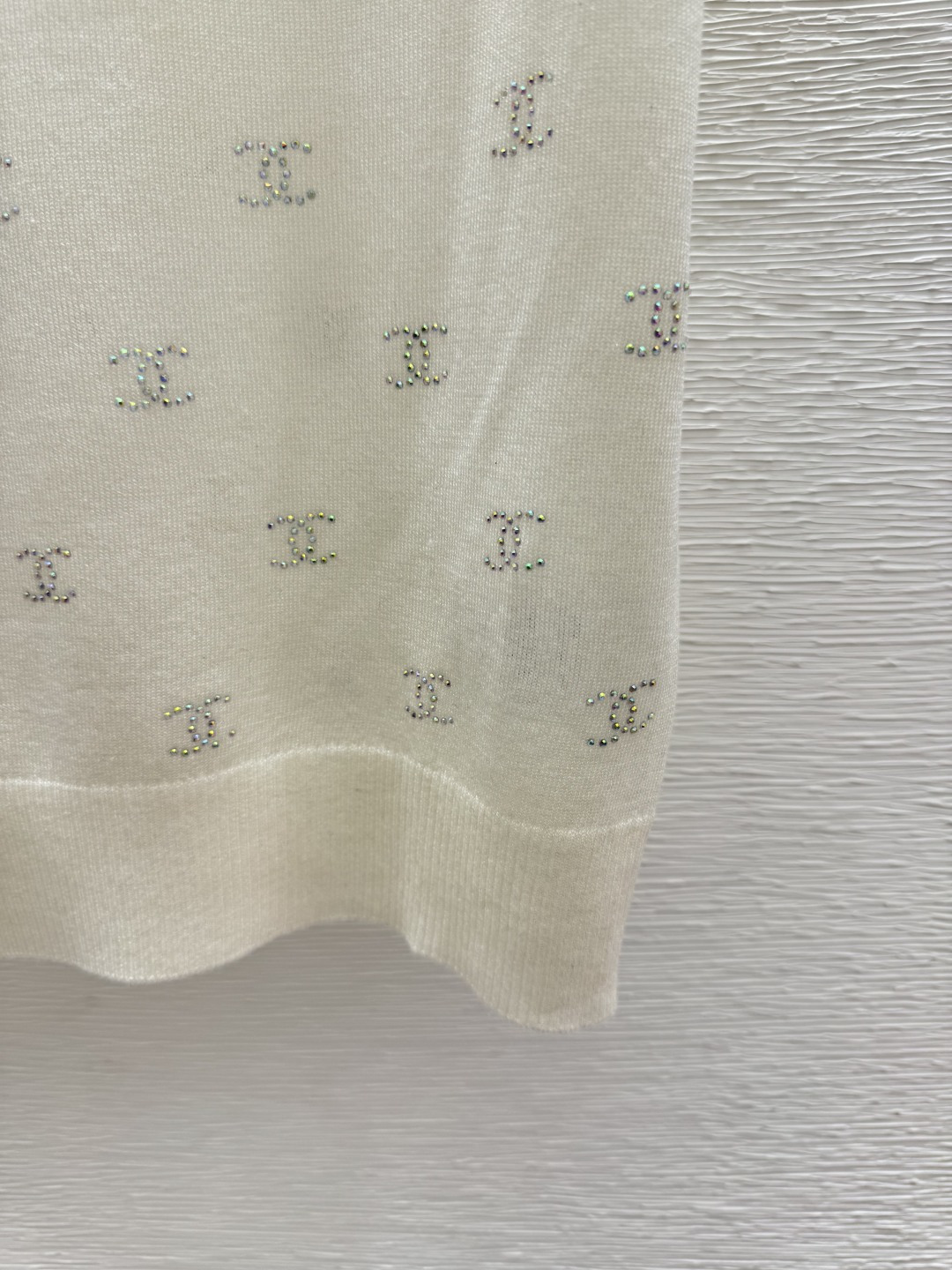 🆕CH家🆕 春夏新款 纯色logo烫钻圆领针织短袖颜色：白色 蓝色 宝蓝尺码：36.38.40