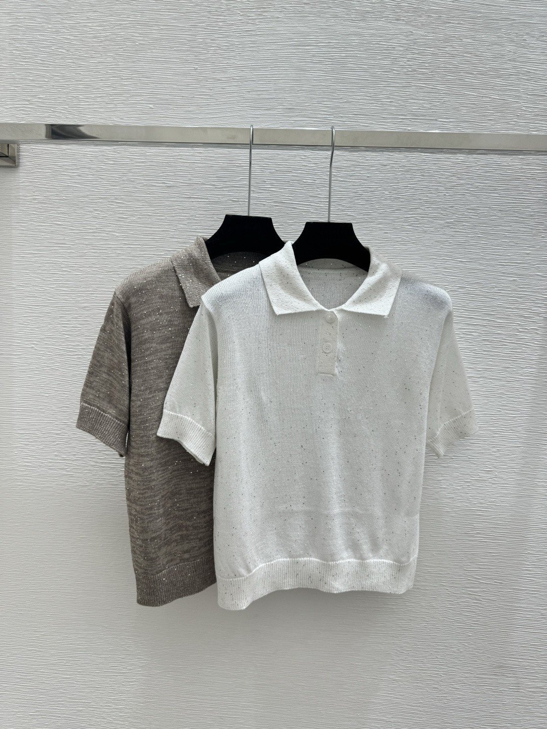 🆕BC家🆕 春夏新款 纯色珠片翻领针织短袖颜色：白色 卡其尺码：36.38.40