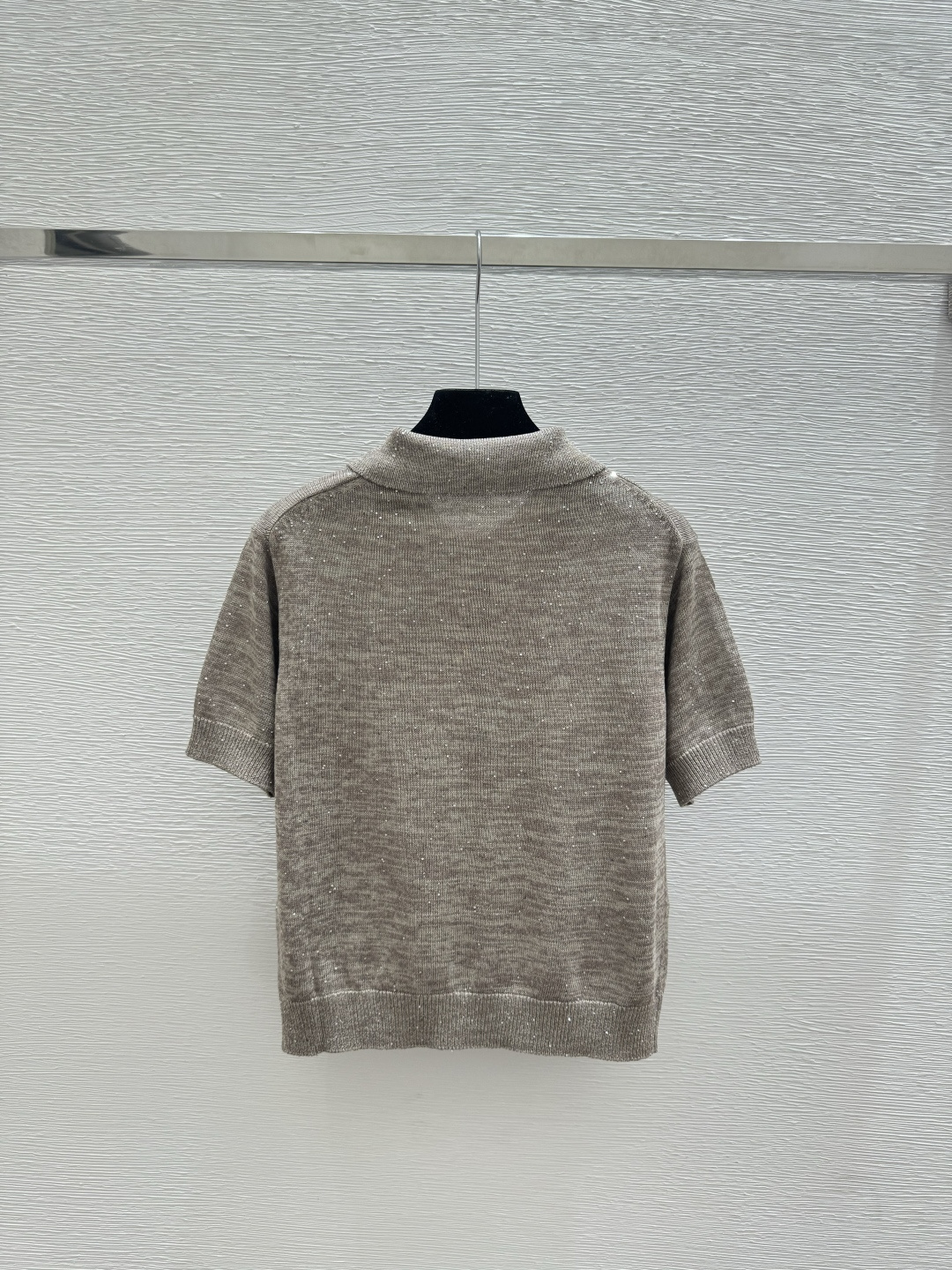 🆕BC家🆕 春夏新款 纯色珠片翻领针织短袖颜色：白色 卡其尺码：36.38.40