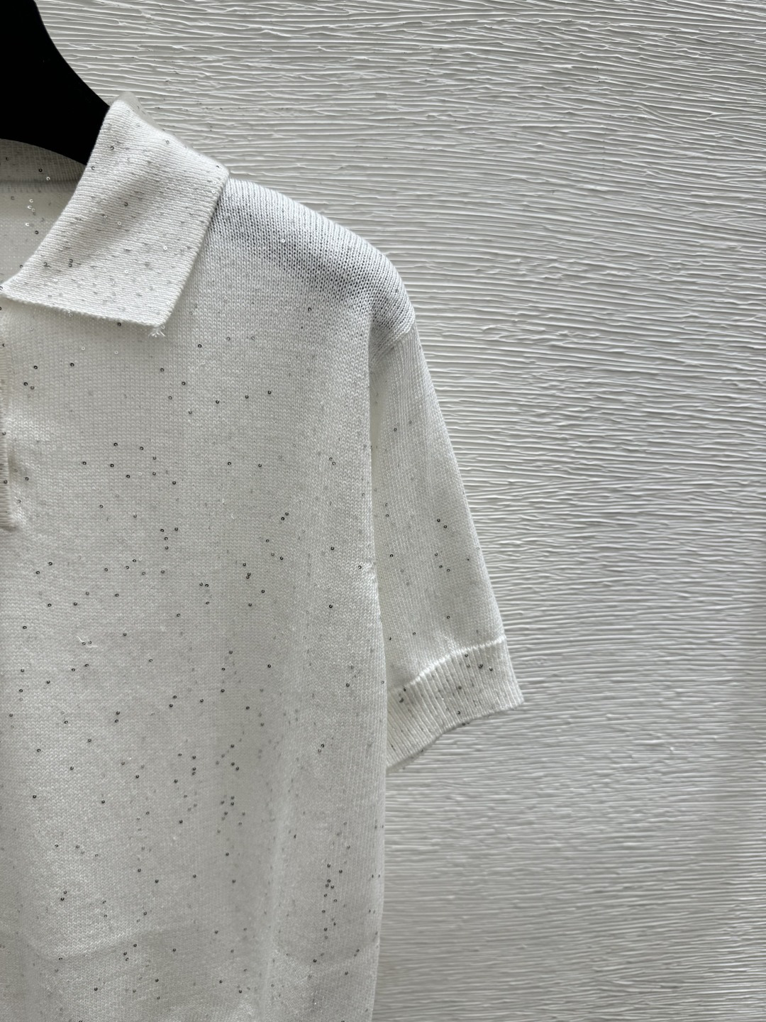 🆕BC家🆕 春夏新款 纯色珠片翻领针织短袖颜色：白色 卡其尺码：36.38.40