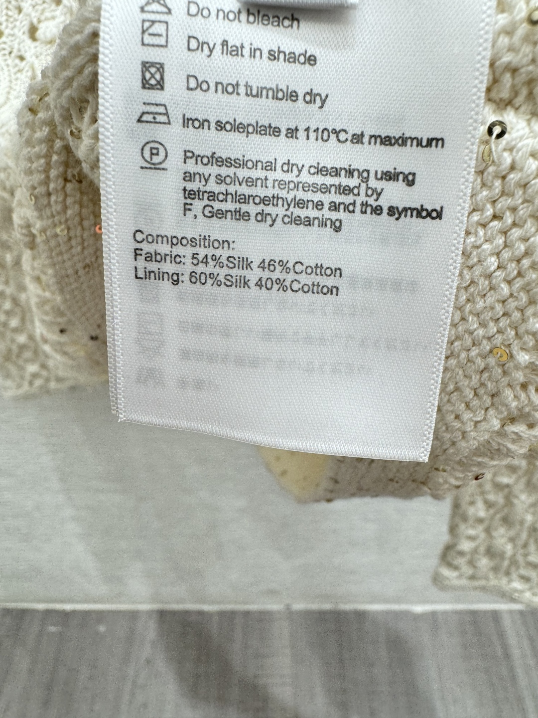 🆕BC家🆕 春夏新款 纯色珠片镂空V领针织长袖开衫颜色：白色 粉色尺码：36.38.40