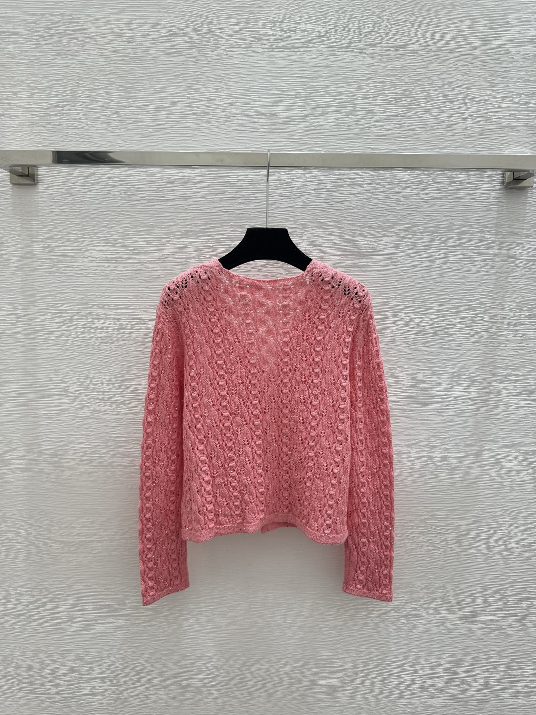 🆕BC家🆕 春夏新款 纯色珠片镂空V领针织长袖开衫颜色：白色 粉色尺码：36.38.40