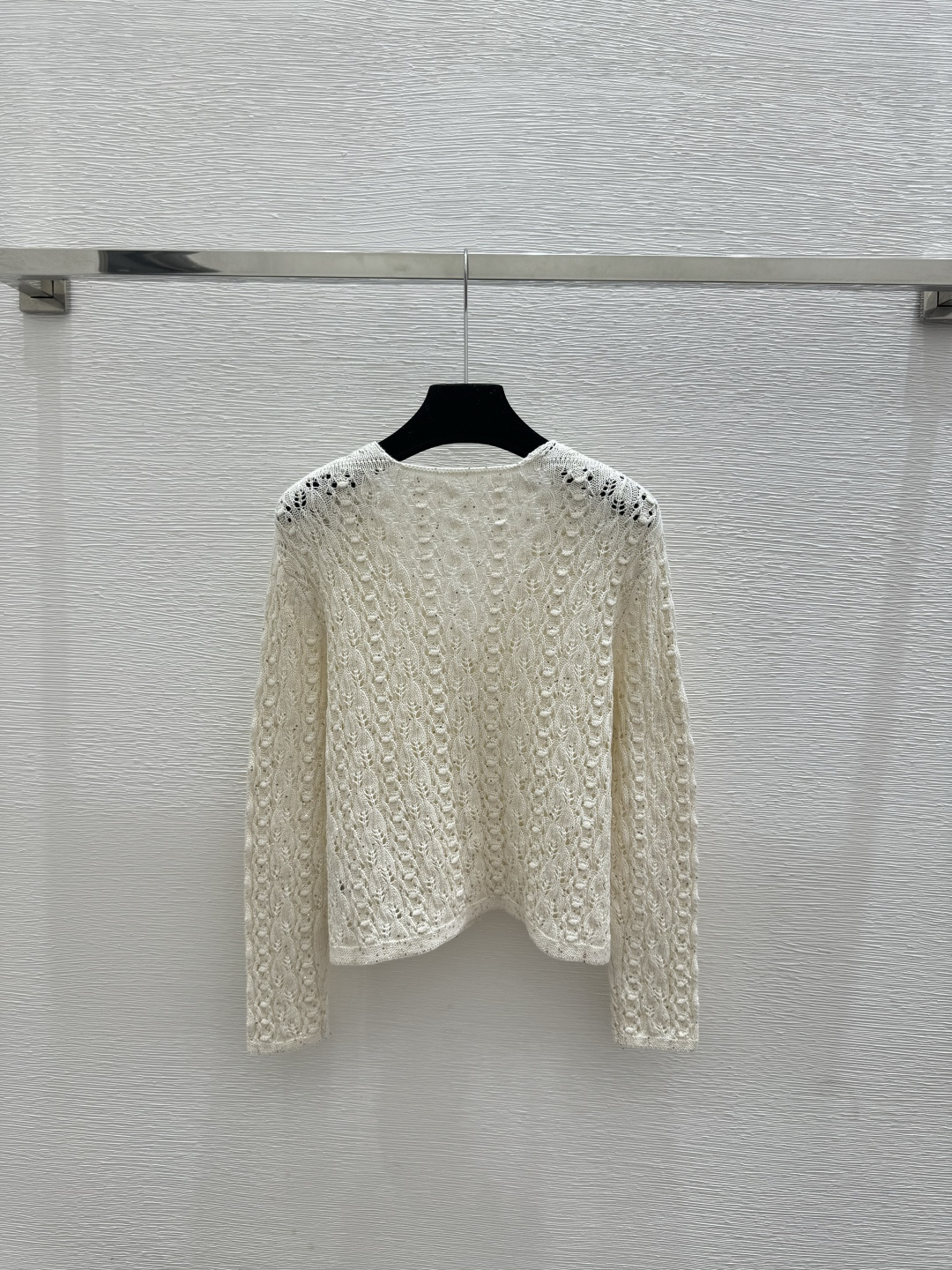 🆕BC家🆕 春夏新款 纯色珠片镂空V领针织长袖开衫颜色：白色 粉色尺码：36.38.40