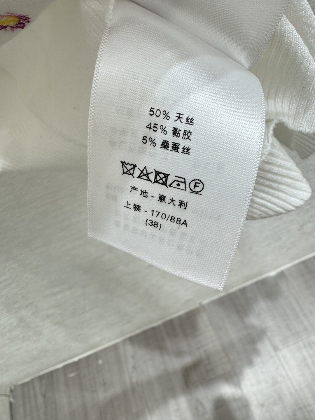 🆕D家🆕 春夏新款 撞色花卉圆领针织短袖颜色：白色 粉色 蓝色尺码：36.38.40